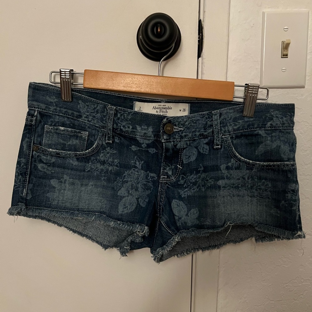 Abercrombie & Fitch Floral Blue Jean Floral Shorts Size 2